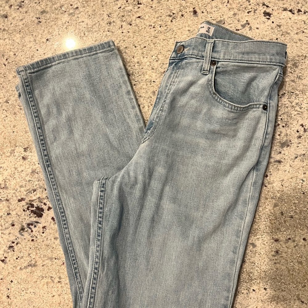 Abercrombie and Fitch 90s strait ultra high rise Jeans